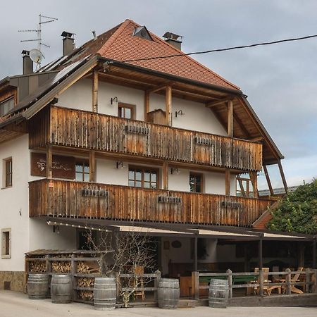 Guesthouse Novak Dvor Buitenkant foto